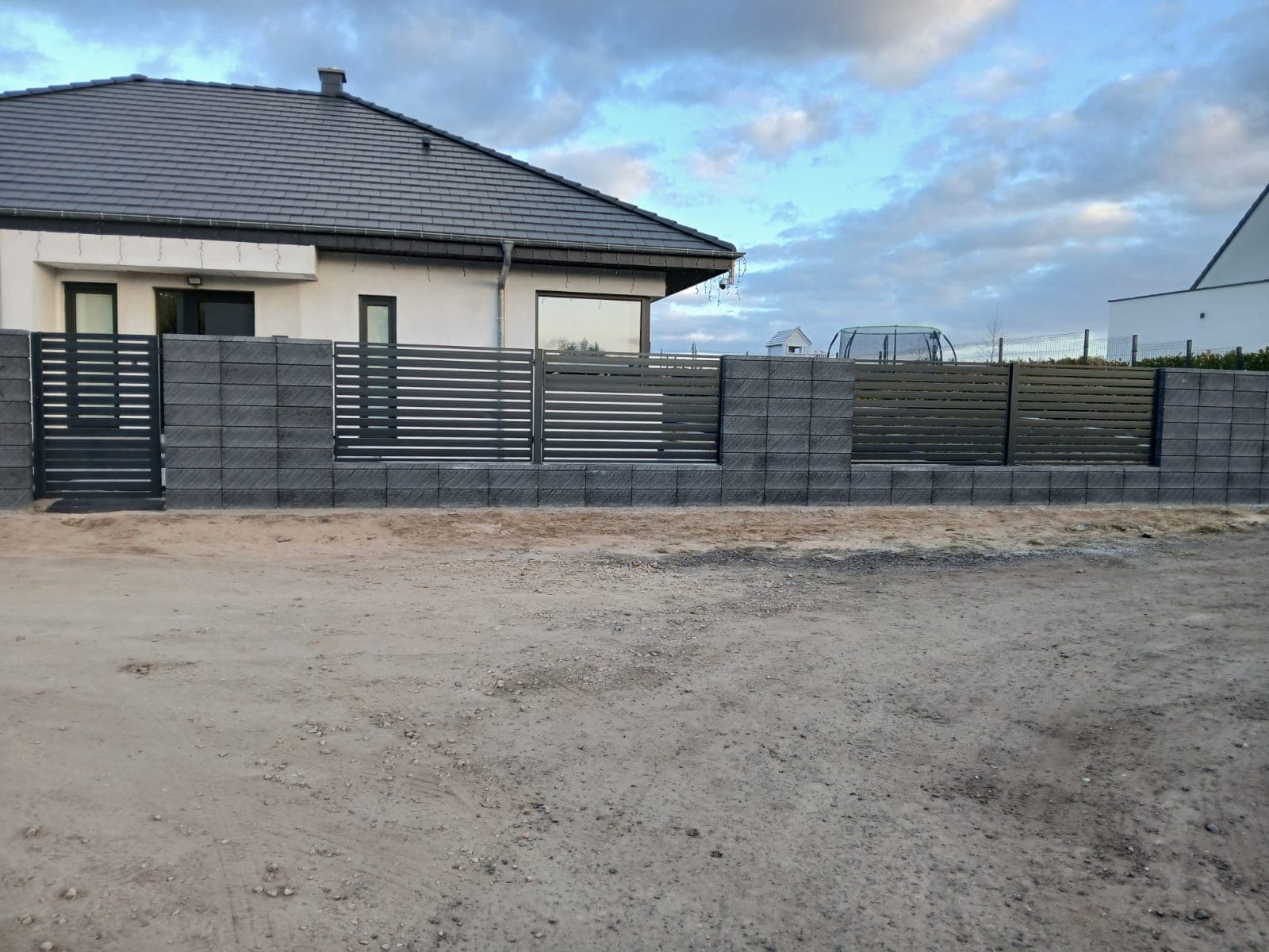 Ogrodzenie palisadowe z automatyką